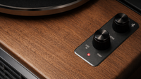 Détail des commandes Bluetooth et du sélecteur 33/45 tours de la platine Cadence