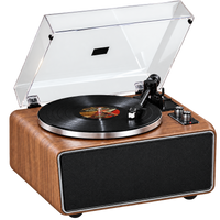 Platine vinyle Studio finition noyer, vue trois-quarts, capot ouvert